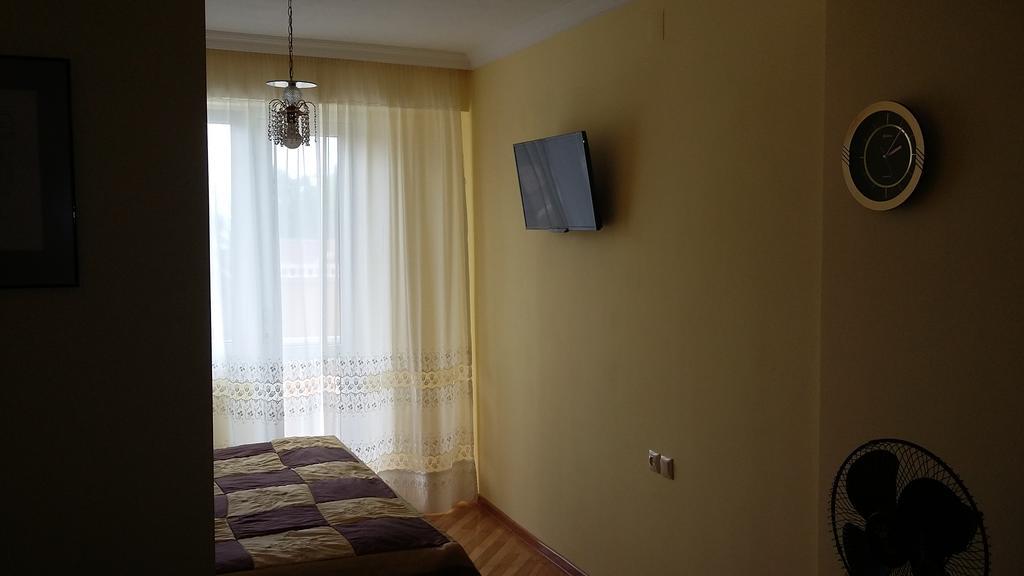 Nellie'S Apartment 巴统 外观 照片