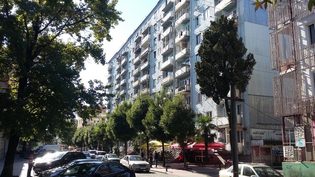 Nellie'S Apartment 巴统 外观 照片