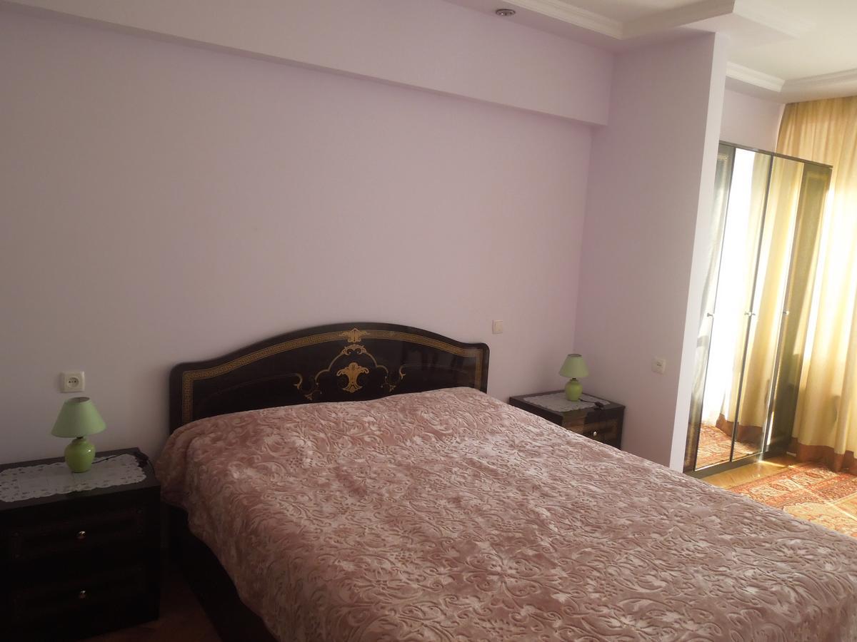 Nellie'S Apartment 巴统 外观 照片