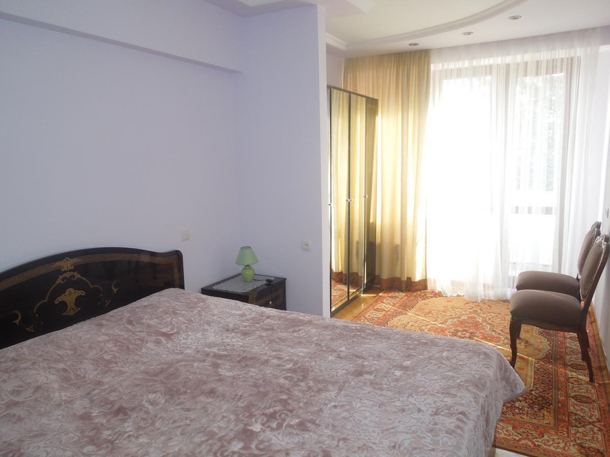 Nellie'S Apartment 巴统 外观 照片